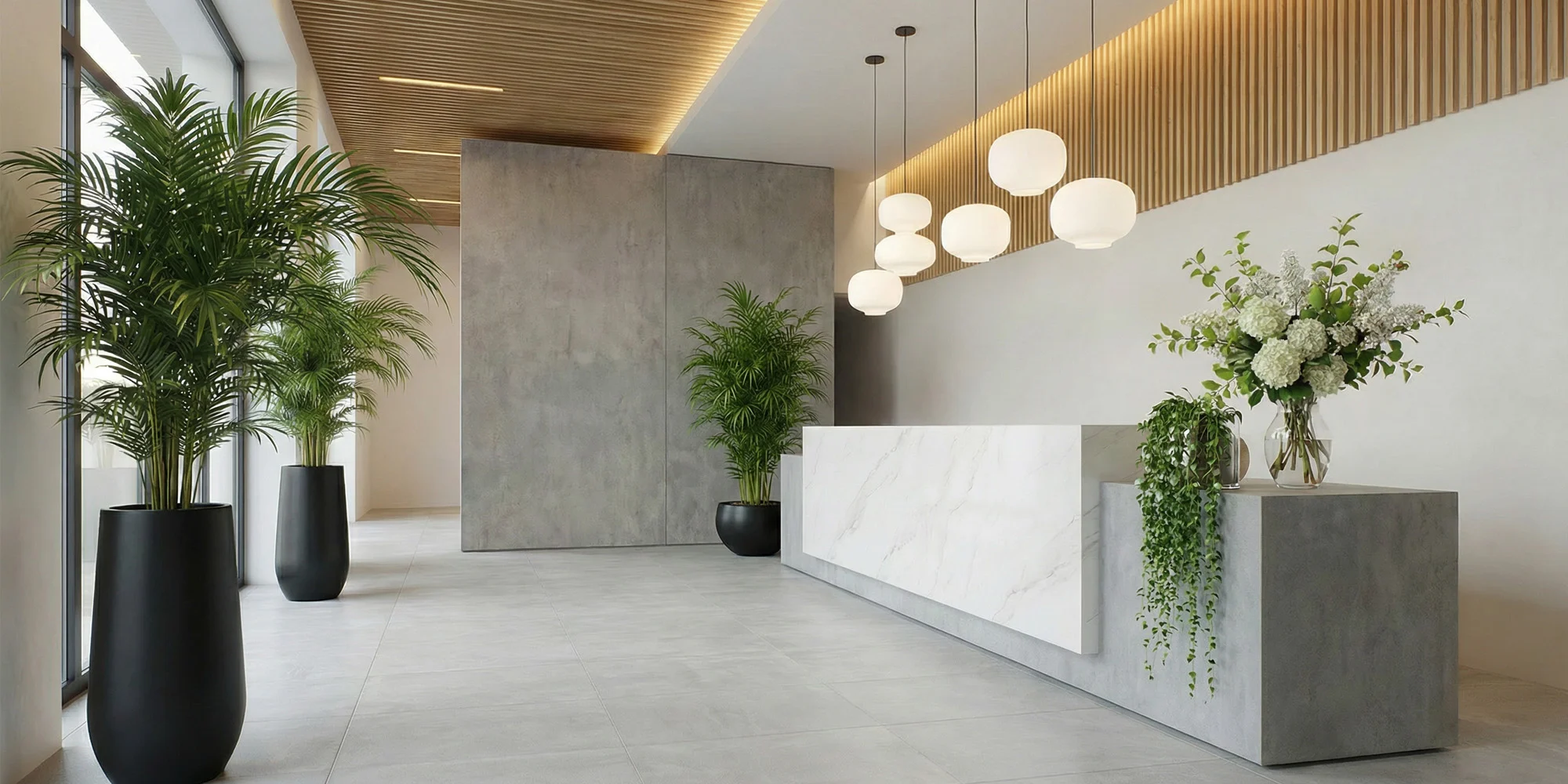 Naturtro kunstig plante i elegant hvid krukke perfekt til stilfuld indretning og vedligeholdelsesfri grønne rum